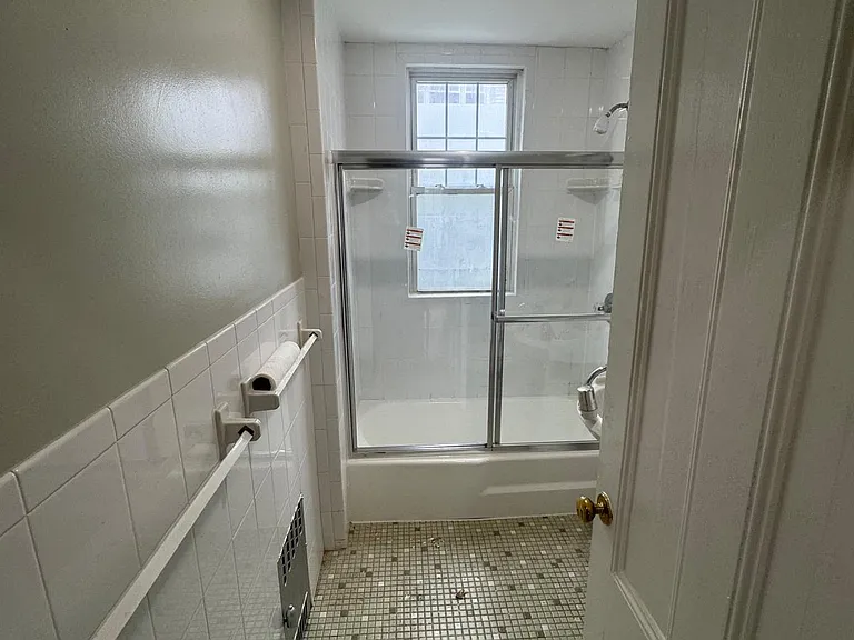 22-24 Everett Sq #2 — Photo 1