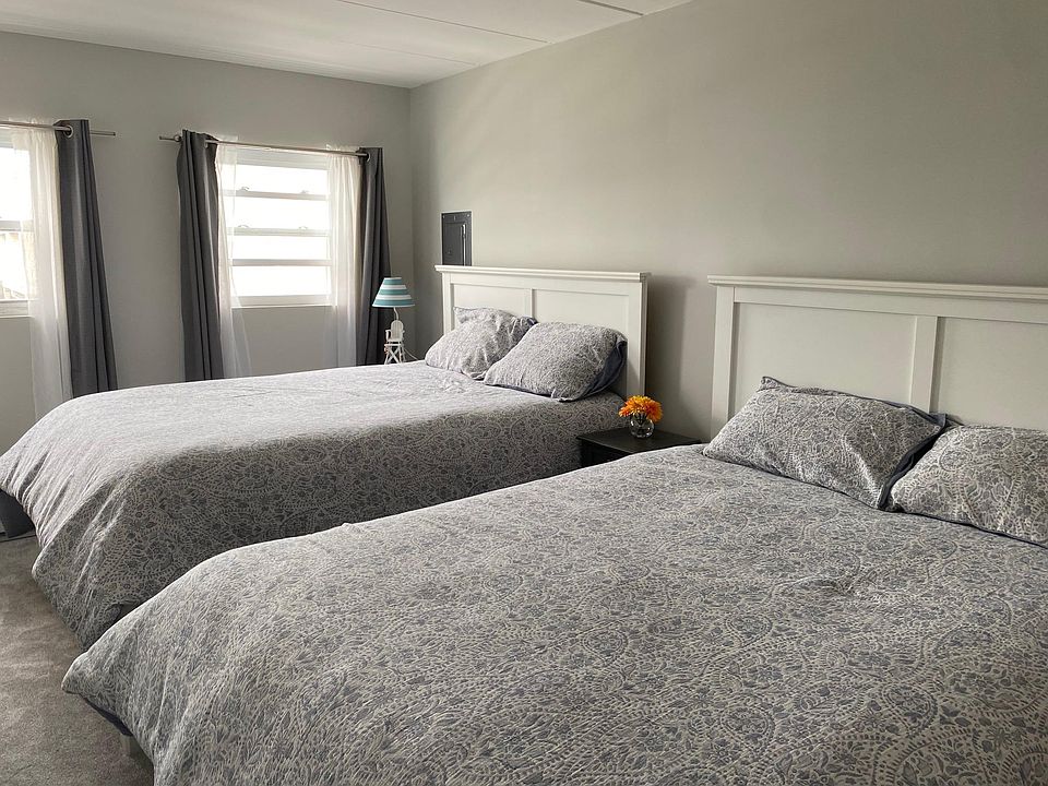 Bedroom (2 queen beds)