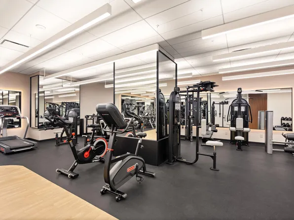 100 United Nations Plaza image 10 of 15