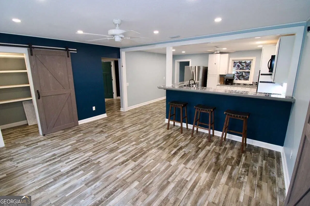 3 bed, 3.5 bath, 2274 sqft, $2,700 — Photo 2
