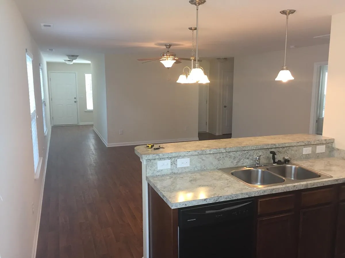 3 bed, 1800 sqft, $1,895 — Photo 4