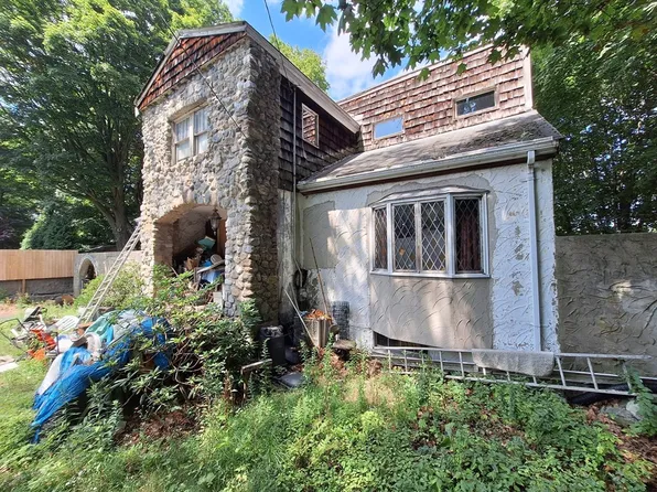 325 Lake St, Arlington, MA 02474