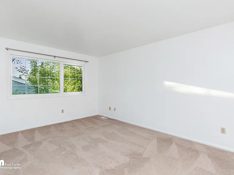 1821 Commodore Dr — Photo 5