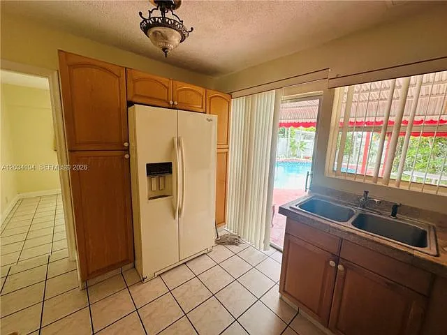 1215 S 24th Ave — Photo 4
