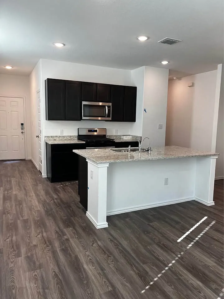 4 bed, 1524 sqft, $1,650 — Photo 1