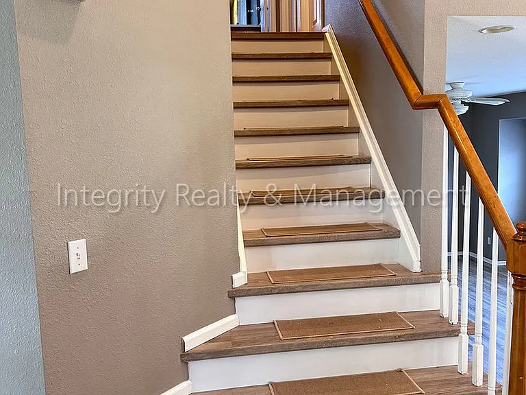 1041 Laurenwood Ln — Photo 27