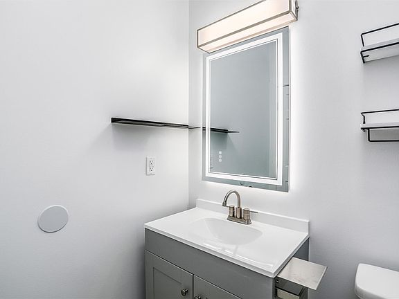 5th image of 89 W Philadelphia St #2