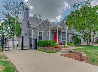 1214 N Geyer Rd, Saint Louis, MO 63122