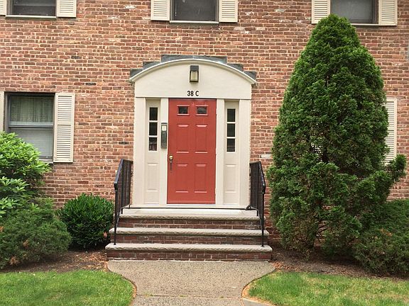2nd image of 38 Sandra Cir APT C1