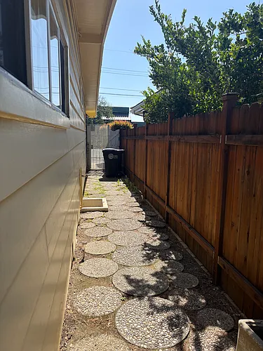 704 Avonglen Ter Photo 1