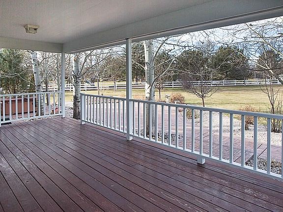 2nd image of 1010 Larkspur Pl