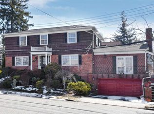 24234 Barrows Ct, Little Neck, NY 11362