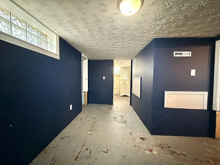 8018 Theota Ave — Photo 19