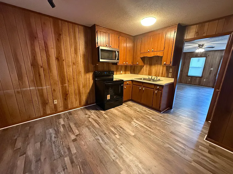 1715 Snowden Dr SE — Photo 5
