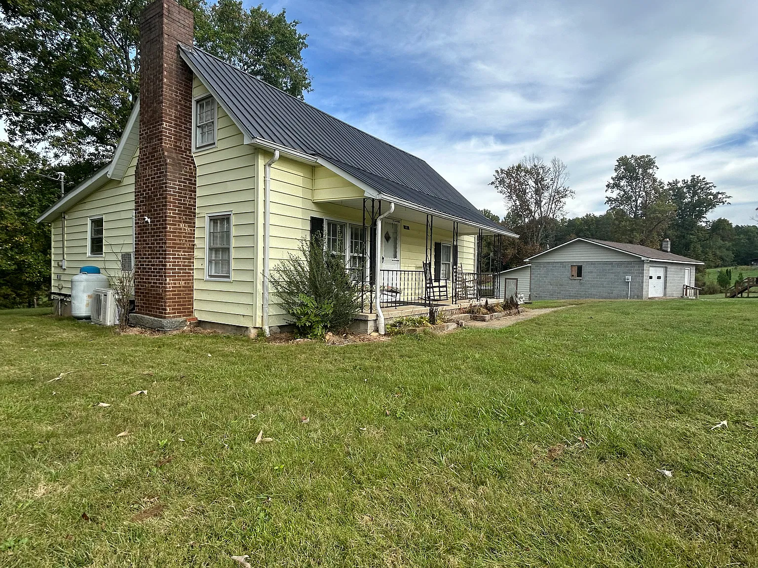 3 bed, 1376 sqft, $1,800 — Photo 2