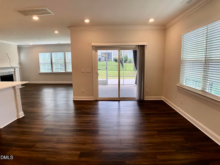 313 Ivy Arbor Way — Photo 3