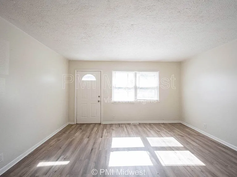 3146 Asbury St — Photo 3