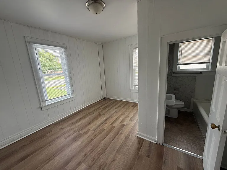 100 S College Ave #4 — Photo 6