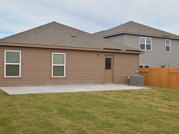 3rd image of 221 Allington Cir