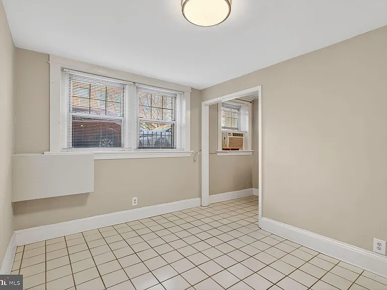 1820 Swann St NW #4 — Photo 3