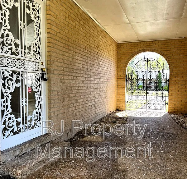 5368 Scottsdale Ave — Photo 3