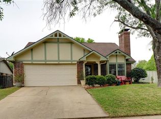 3017 Oakridge Dr, Bedford, TX 76021