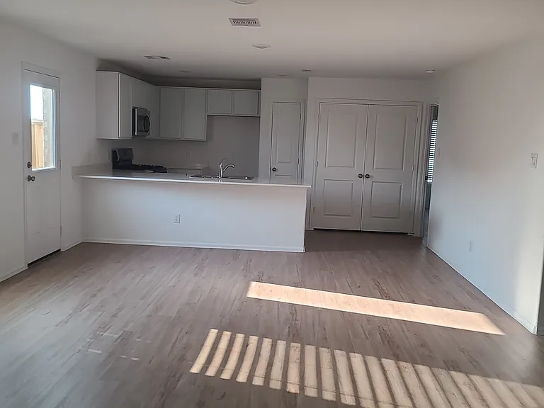 4123 Neches Bend Dr — Photo 3