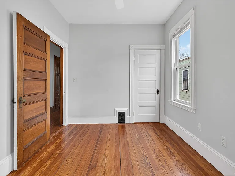 18 Gibson St #3 — Photo 5