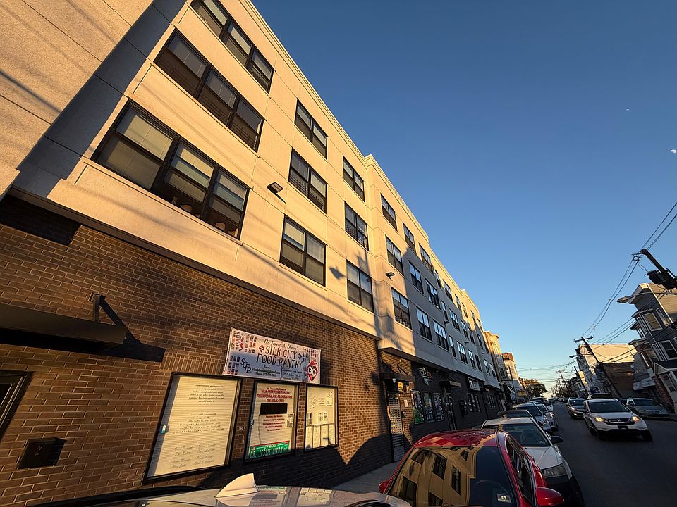 1st image of 77 Park Ave #401
