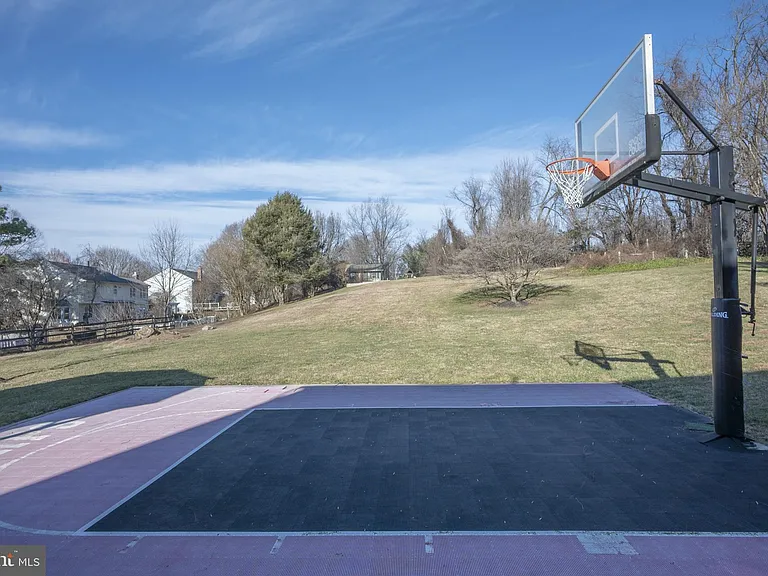 2104 Steuben Way — Photo 25