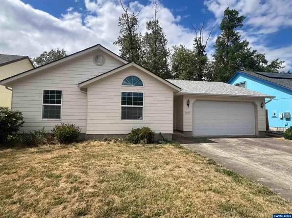 1859 Plateau St NE, Salem, OR 97305