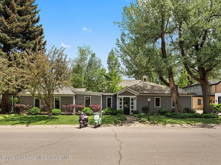 533 W Francis St — Photo 28