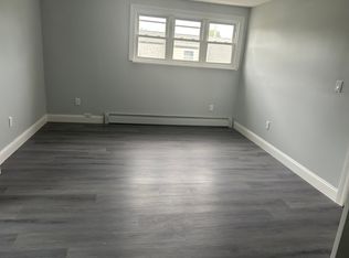 180 N 7th St, Lindenhurst, NY 11757