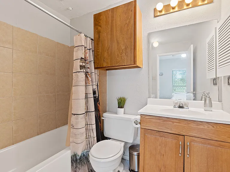 114 E 31st St #115 — Photo 8