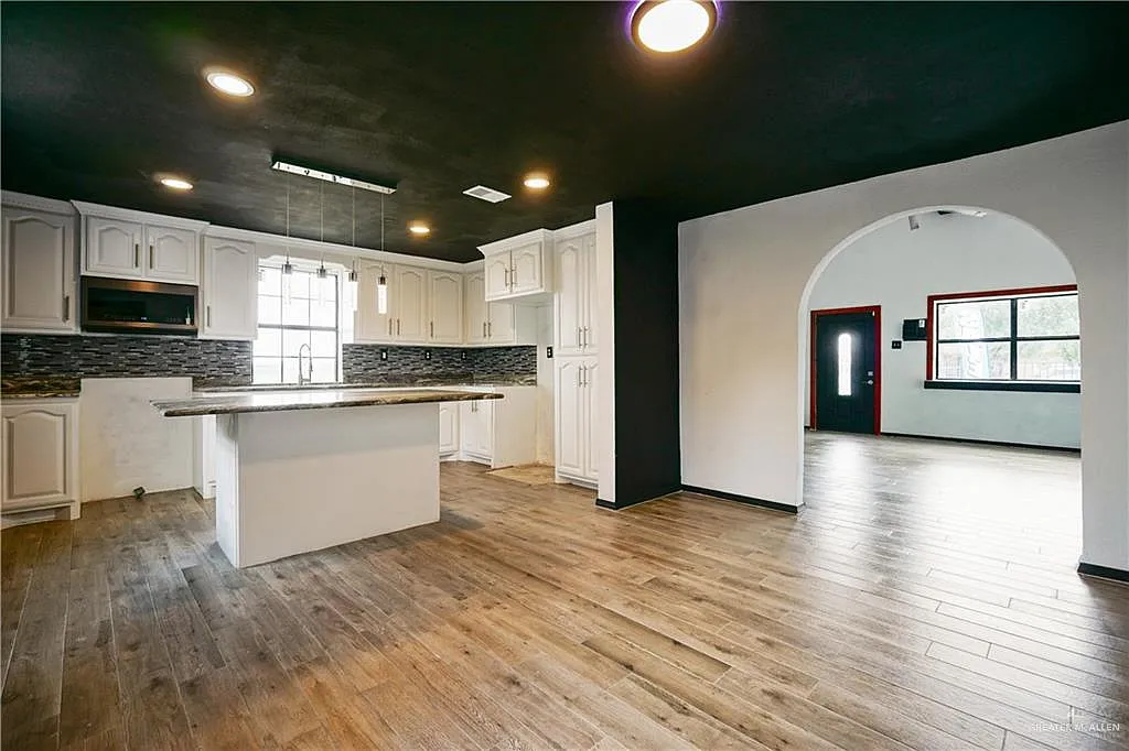 3 bed, 2.0 bath, 1398 sqft, $1,450 — Photo 3
