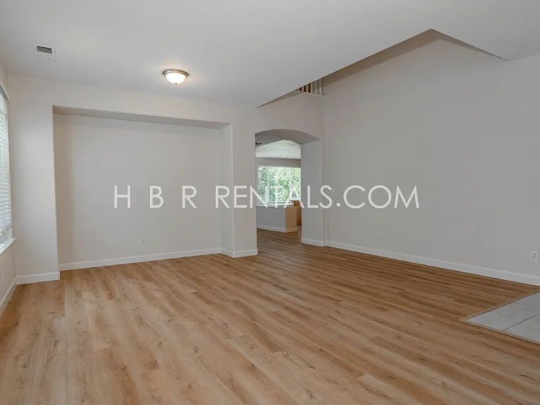 483 Summer Ln — Photo 5