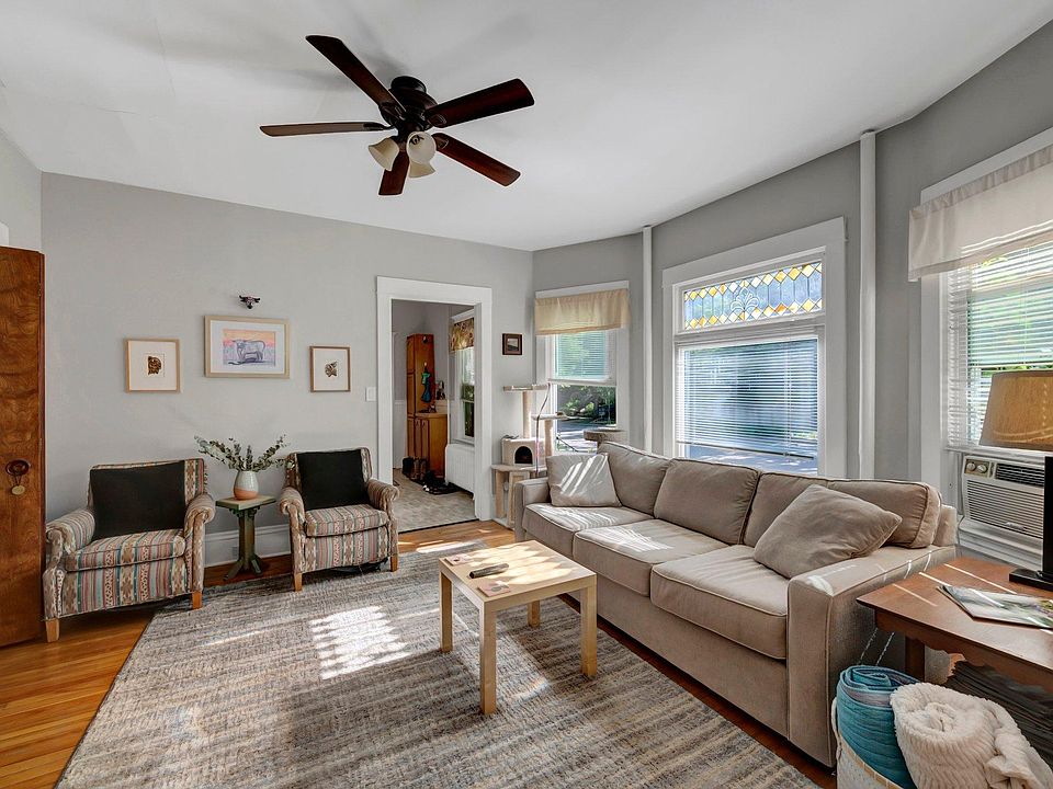1st image of 1033 28th Ave NE #2