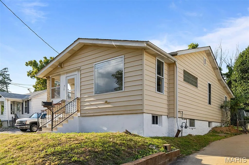 319 W Arlee Ave photo 1