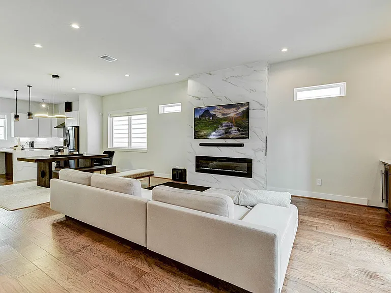 5857 Dolores St — Photo 13