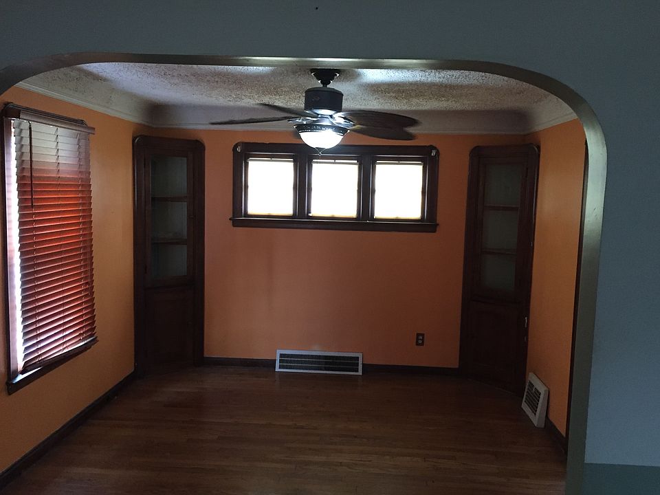 1st image of 131 E 191st St