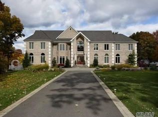 5 Pitch Pine Ct, Northport, NY 11768