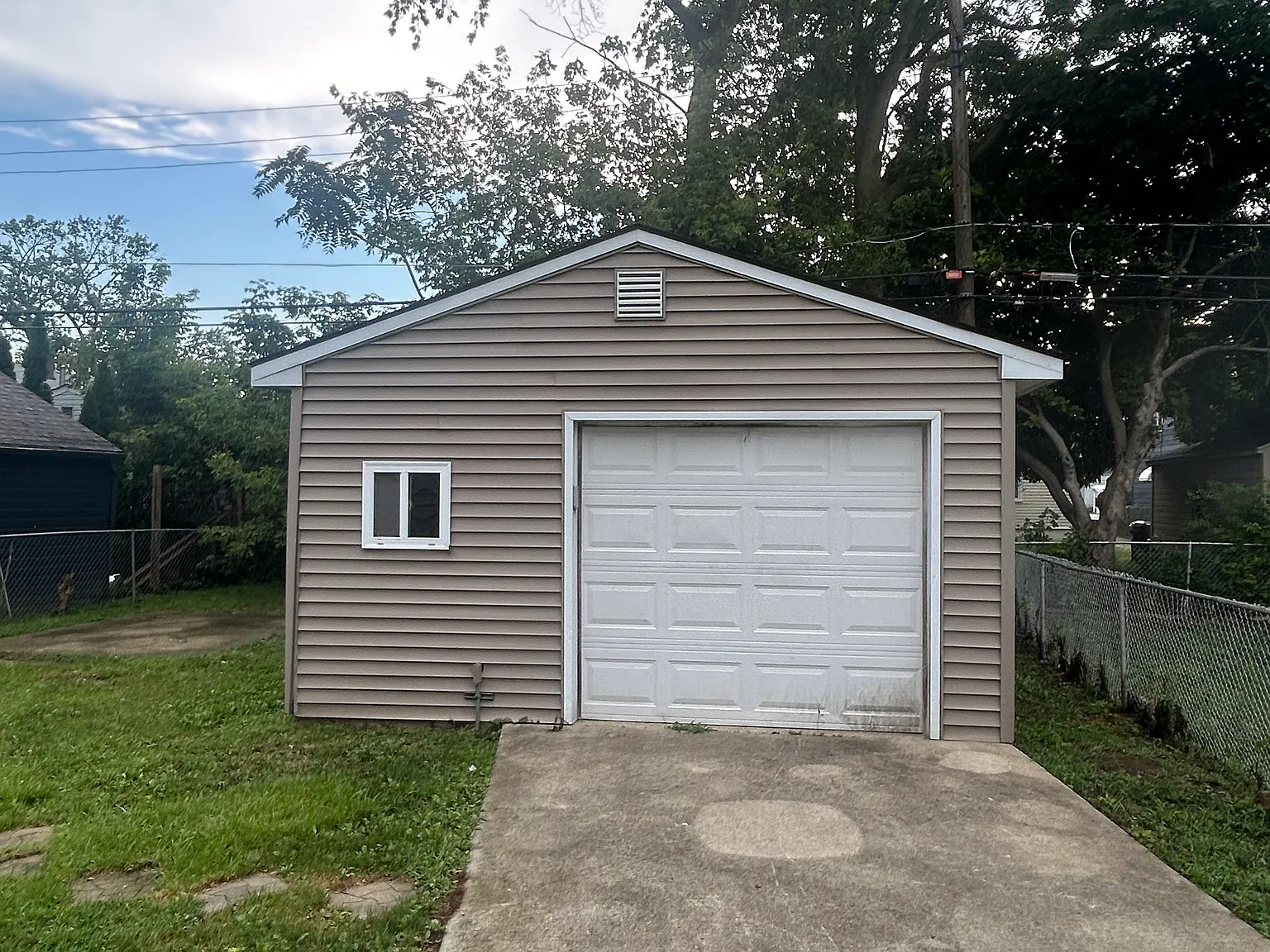3 bed, 2.5 bath, 2100 sqft, $1,800 — Photo 3