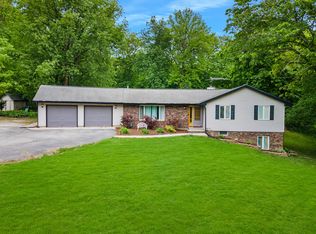 114 Gregory Ln, Lexington, IL 61753