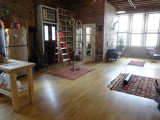 Rented by Blue Egg Realty Corp | media 10