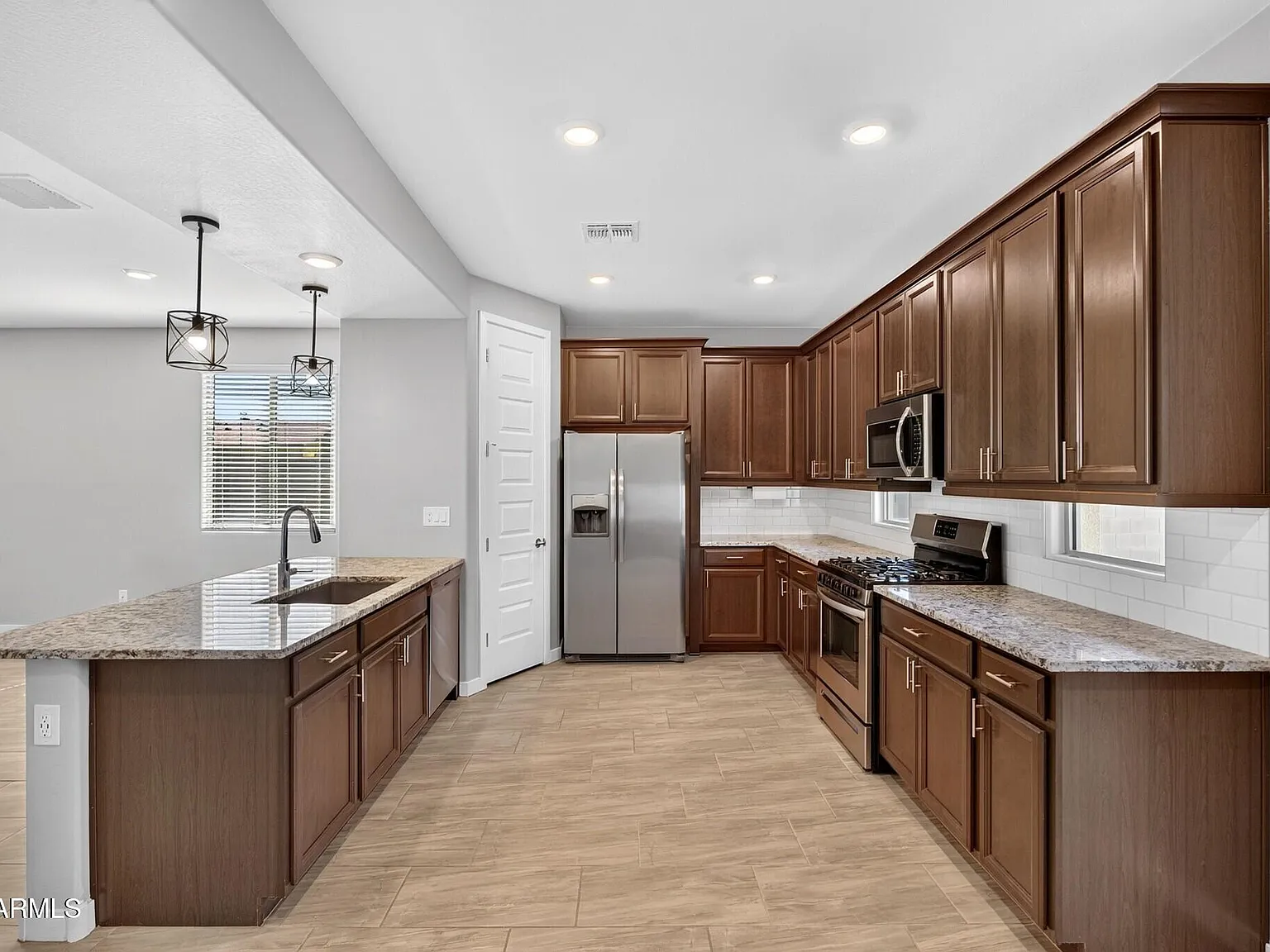 4 bed, 2.0 bath, 1806 sqft, $2,300 — Photo 3