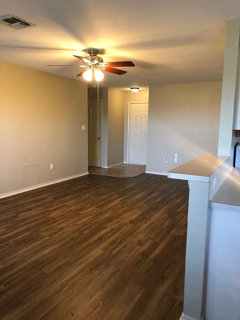317 Clydesdale Lane — Photo 2