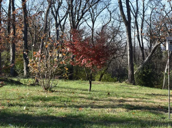 1209 Confederate Dr, Columbia, TN 38401