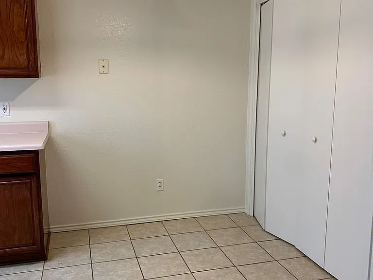 1708 Benttree Dr — Photo 10