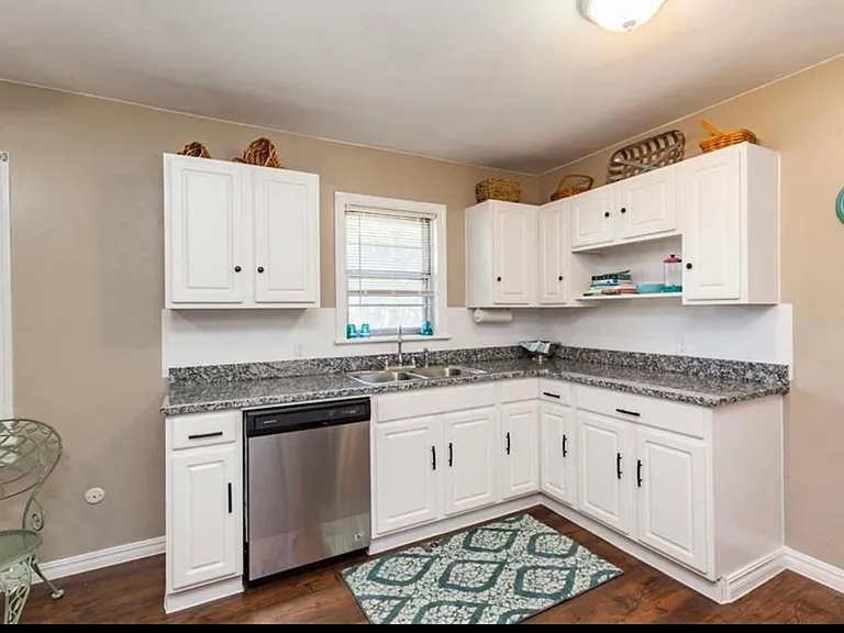 3020 Elmwood Ave — Photo 3