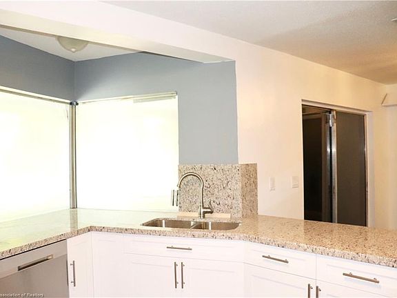 4th image of 1705 Lake Clay Dr